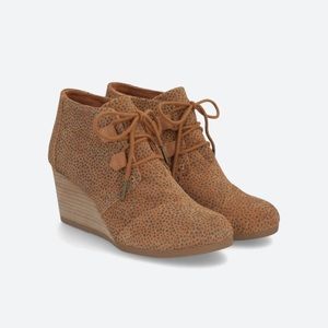 TOMS Kala Suede Wedge Bootie camel size 8